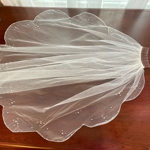 Scalloped Bridal Veil